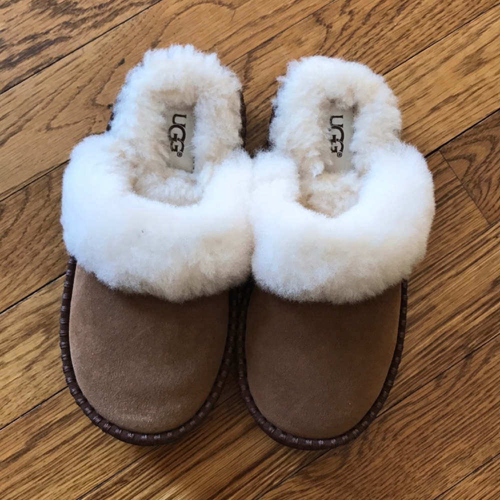 * SOLD * Girls Ugg Slippers